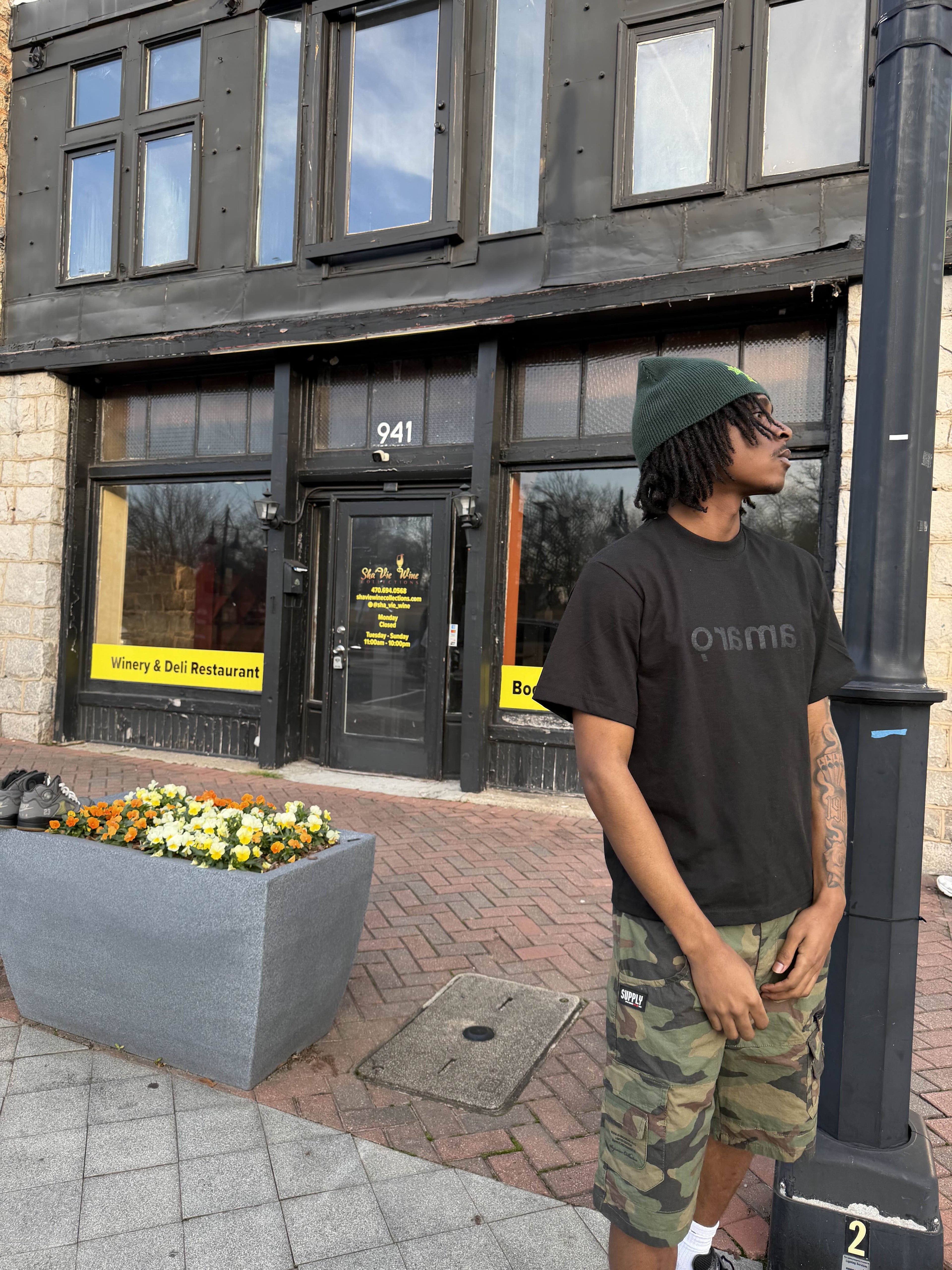 BLACK/BLACK LOGO TEE