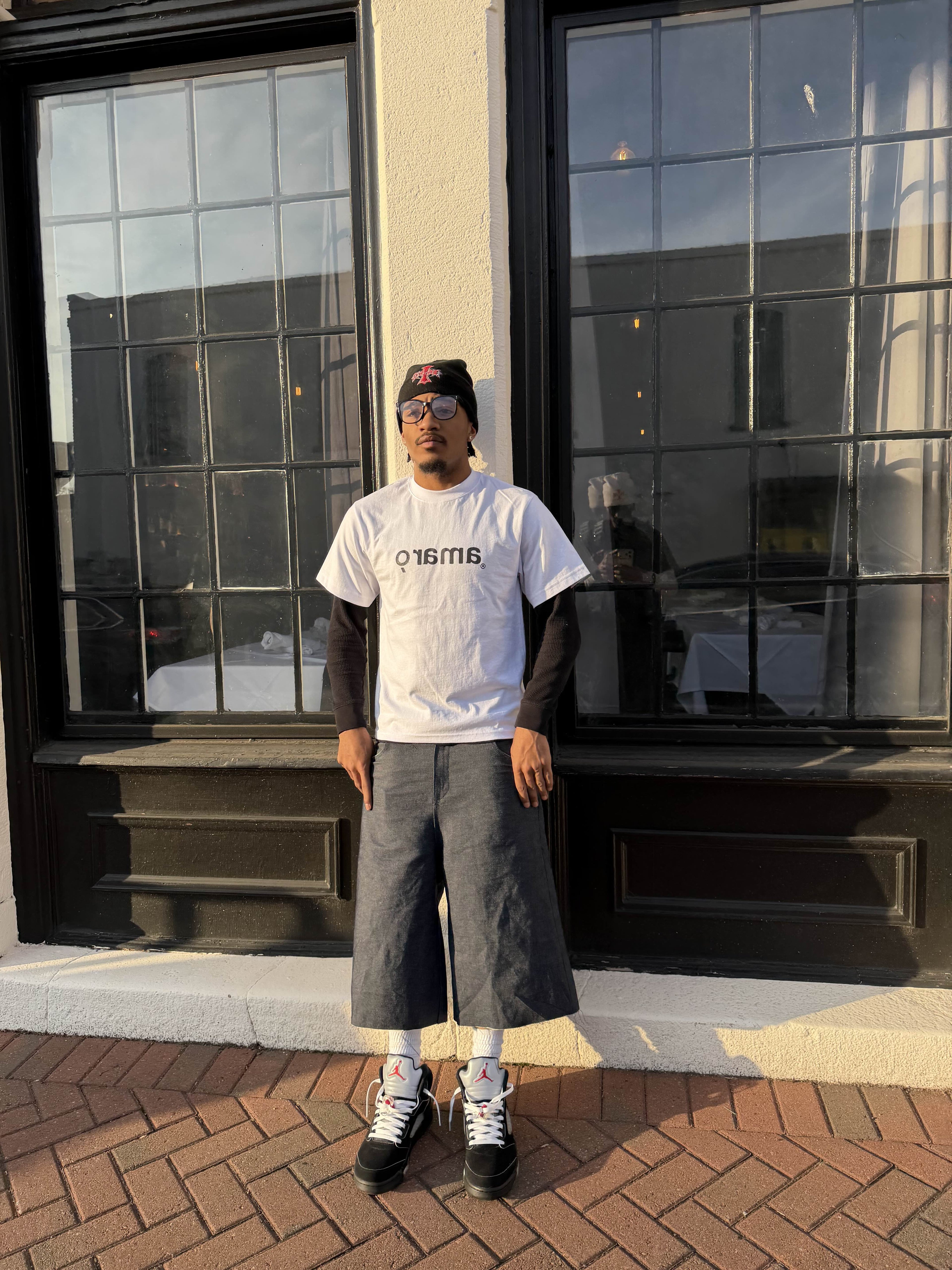 BLACK/WHITE LOGO TEE